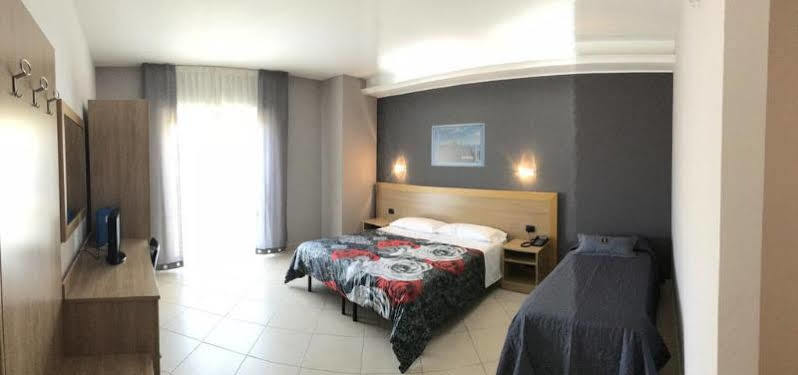 Manhattan Village Hotel Sulmona Dış mekan fotoğraf