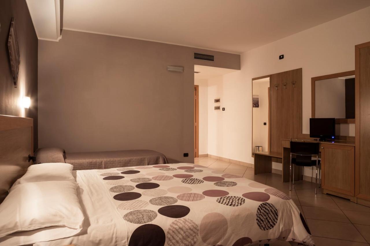 Manhattan Village Hotel Sulmona Dış mekan fotoğraf