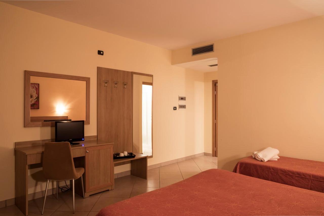 Manhattan Village Hotel Sulmona Dış mekan fotoğraf